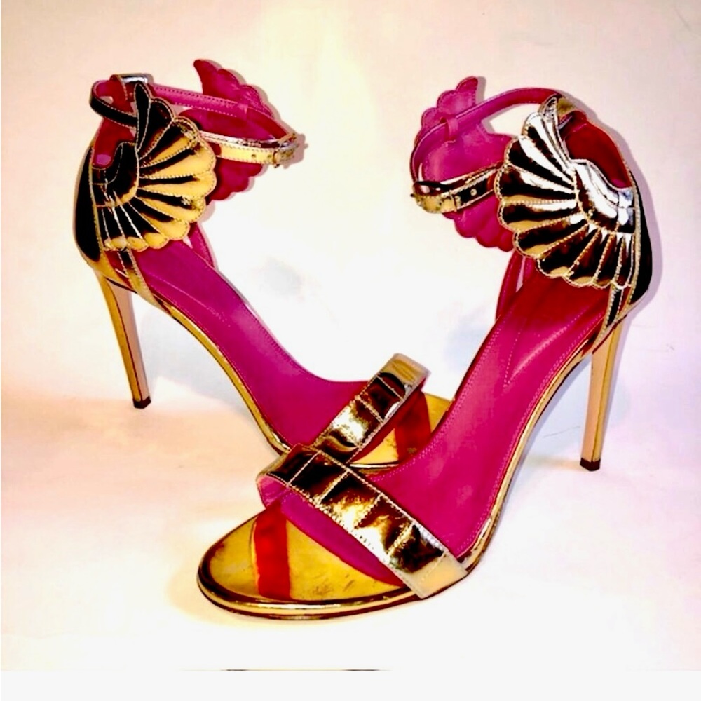 Sz 40 OSCAR TIYE Gold Malikah Mirrored Leather Wing Heeled Sandals